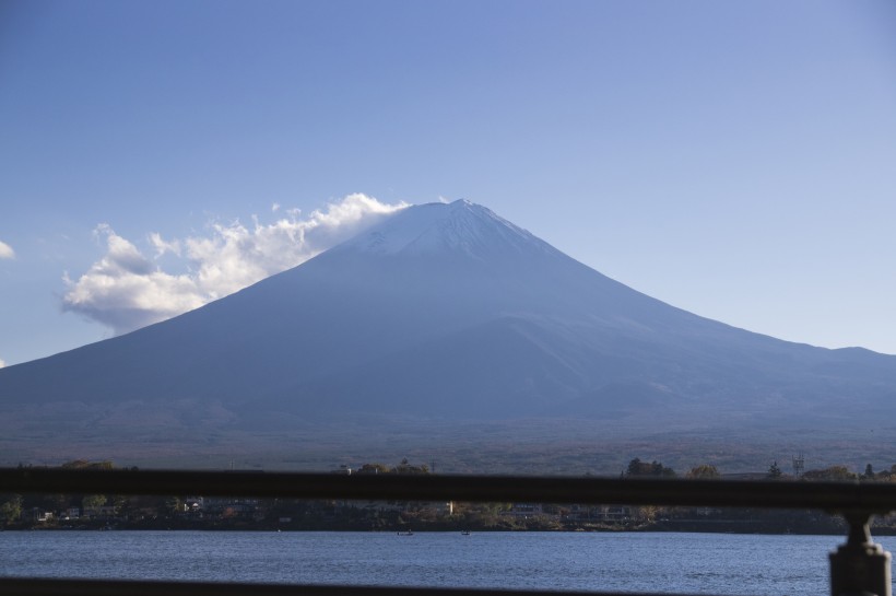 点击大图看下一张：日本富士山的图片