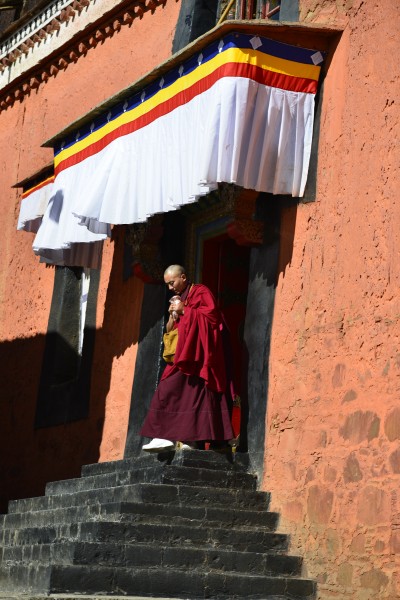点击大图看下一张：西藏日喀则风景图片