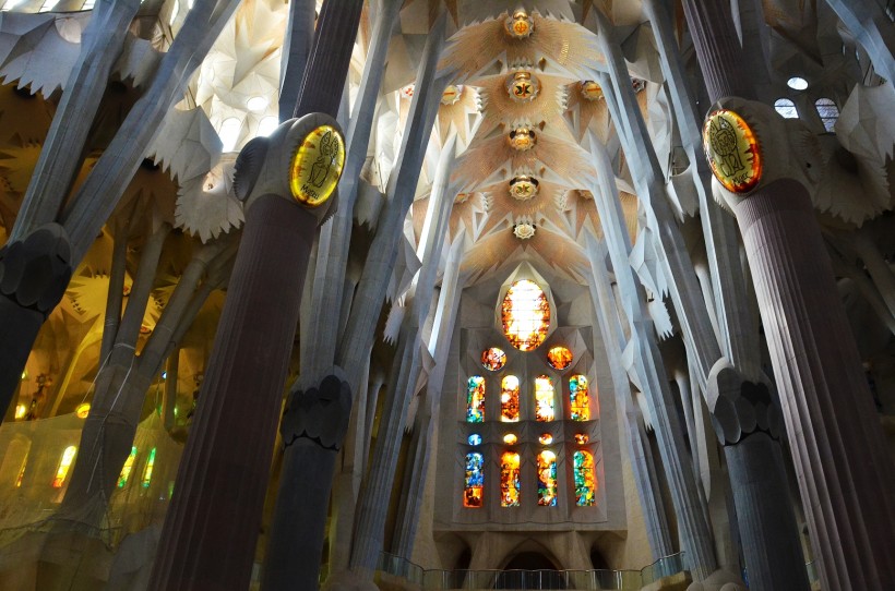 点击大图看下一张：西班牙巴塞罗那圣家族大教堂图片
