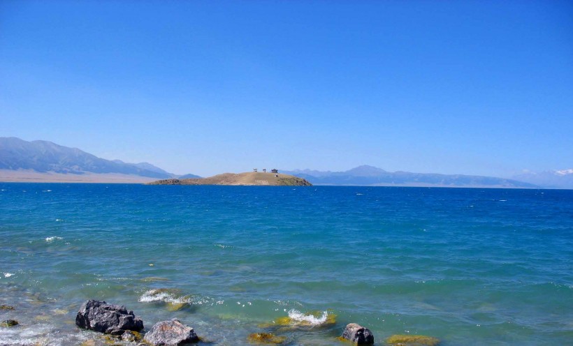 点击大图看下一张：新疆赛里木湖图片