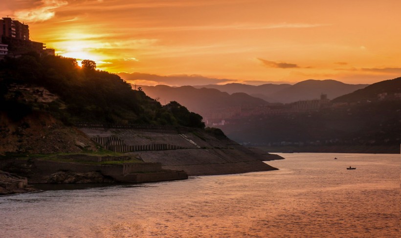 点击大图看下一张：重庆长江三峡风景图片