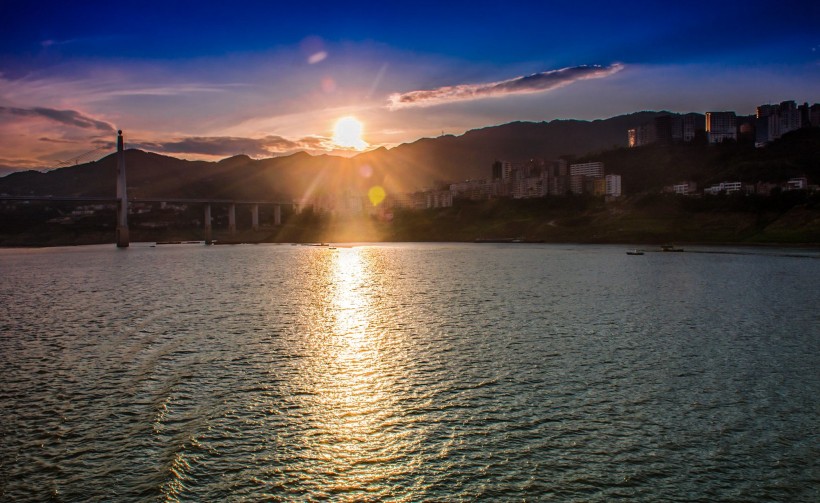 点击大图看下一张：重庆长江三峡风景图片