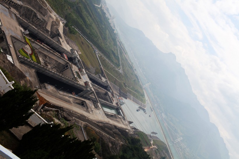 点击大图看下一张：三峡大坝风景图片