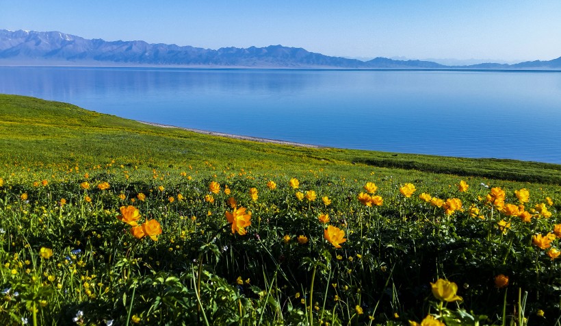 点击大图看下一张：新疆赛里木湖风景图片