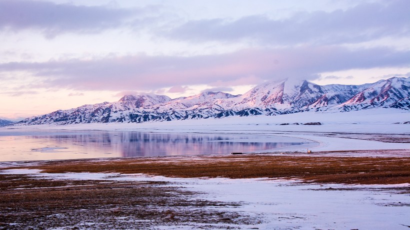 点击大图看下一张：冰雪奇缘赛里木湖图片