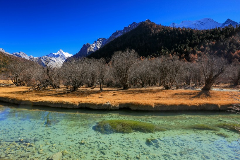 点击大图看下一张：四川稻城亚丁风景图片