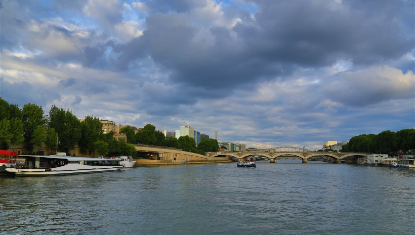 点击大图看下一张：法国塞纳河沿岸风景图片