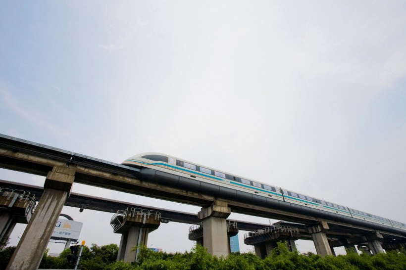 点击大图看下一张：上海磁悬浮列车图片