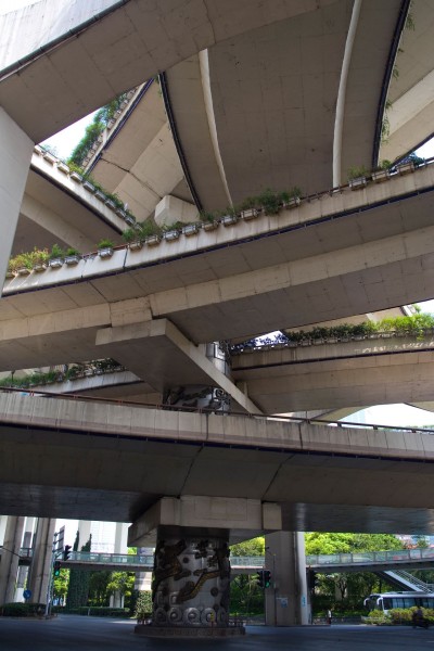 点击大图看下一张：上海道路交通图片