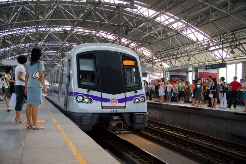 点击大图看下一张:上海道路交通图片