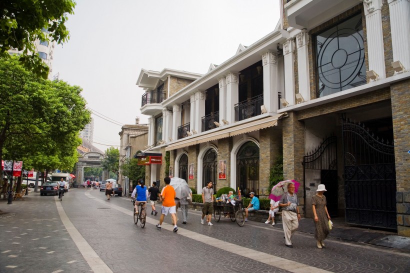 点击大图看下一张：上海多伦多名人文化街图片
