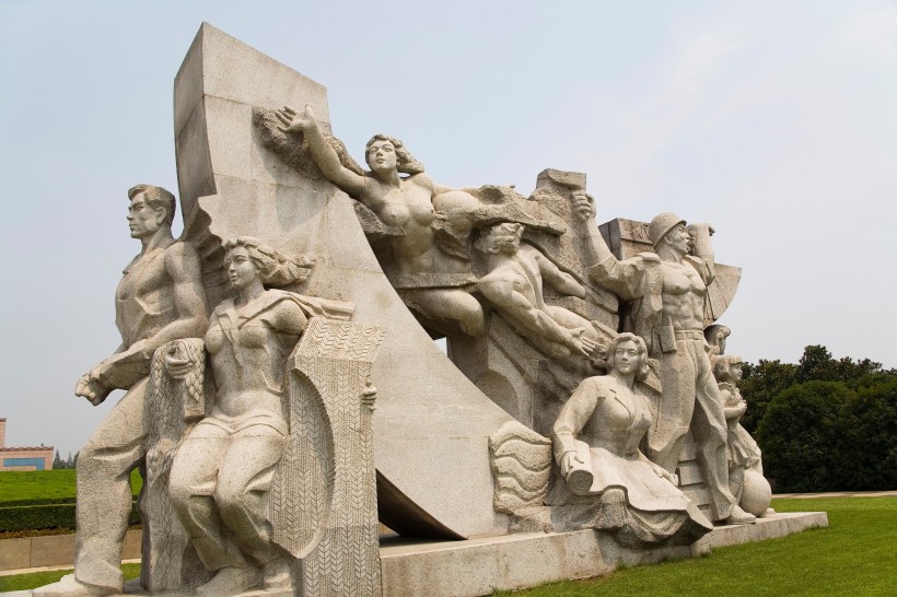 点击大图看下一张：上海龙华烈士陵园图片