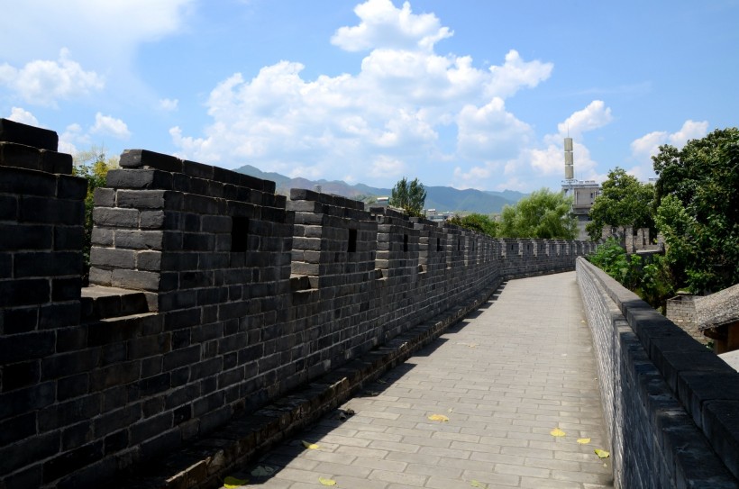 点击大图看下一张：四川上里古镇风景图片