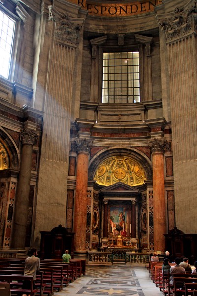 点击大图看下一张：梵蒂冈圣彼得大教堂风景图片
