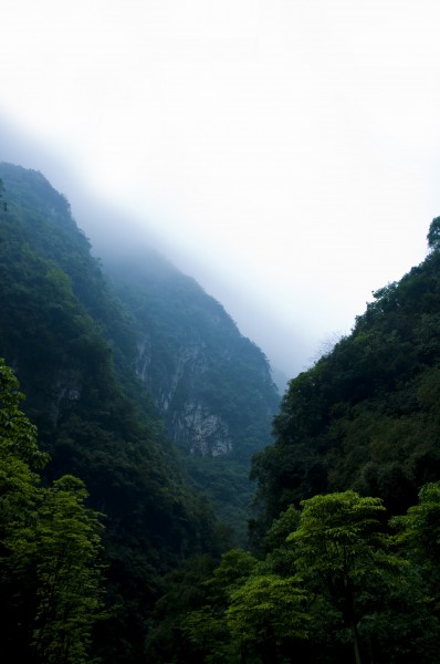 点击大图看下一张：重庆神龙峡风景图片
