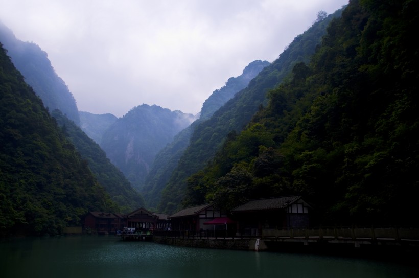 点击大图看下一张：重庆神龙峡风景图片