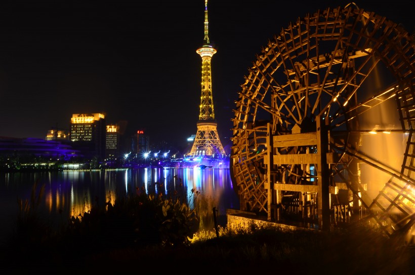 点击大图看下一张：湖南株洲神农城夜景图片