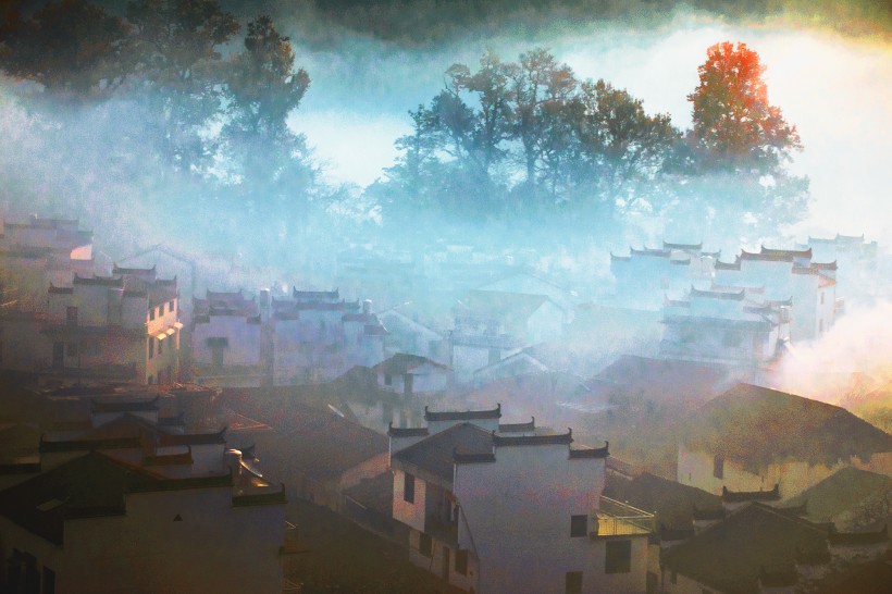 点击大图看下一张：迷雾的石城风景图片