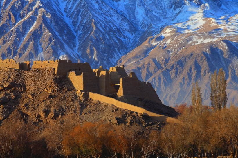 点击大图看下一张：新疆塔什库尔干石头城风景图片