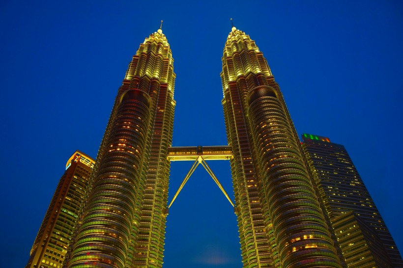 点击大图看下一张：不同角度的吉隆坡石油双塔图片
