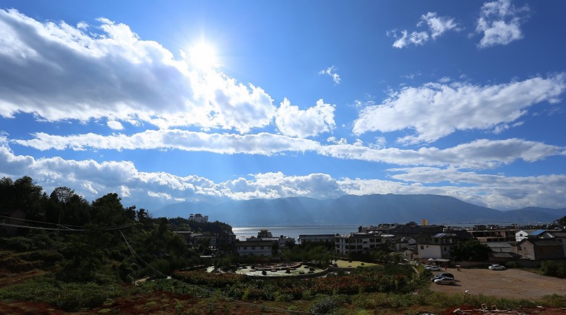 点击大图看下一张:云南洱海双廊风景图片