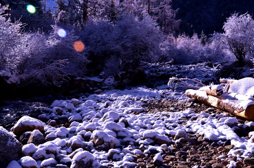 点击大图看下一张：四川毕棚沟冬天风景图片