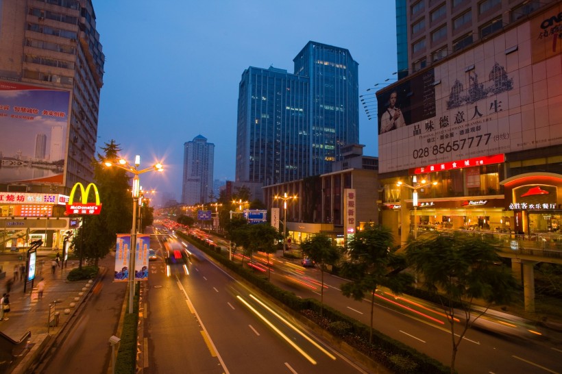 点击大图看下一张：四川成都春熙路商业街图片