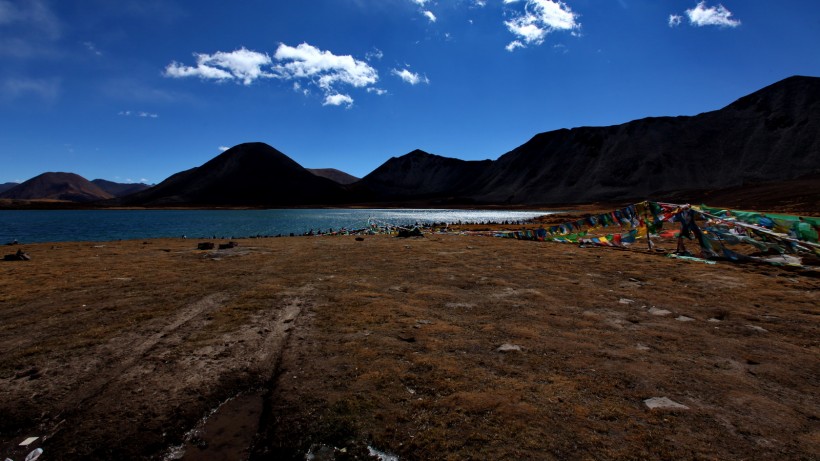点击大图看下一张：西藏思金拉措风景图片