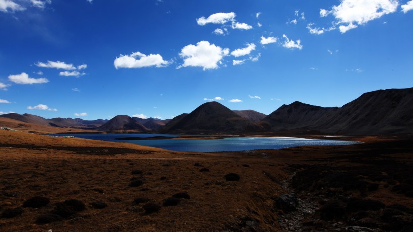 点击大图看下一张：西藏思金拉措风景图片