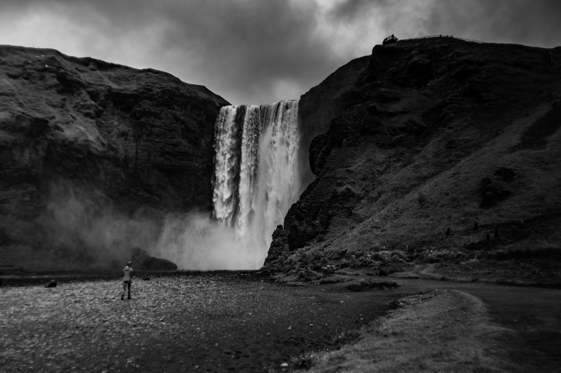 点击大图看下一张：冰岛共和国斯科加瀑布图片