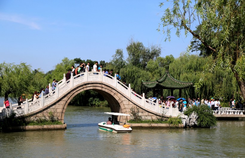 点击大图看下一张：江苏瘦西湖风景图片