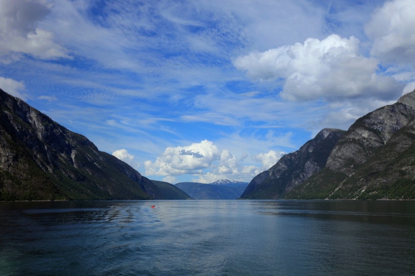 点击大图看下一张：挪威松恩峡湾风景图片