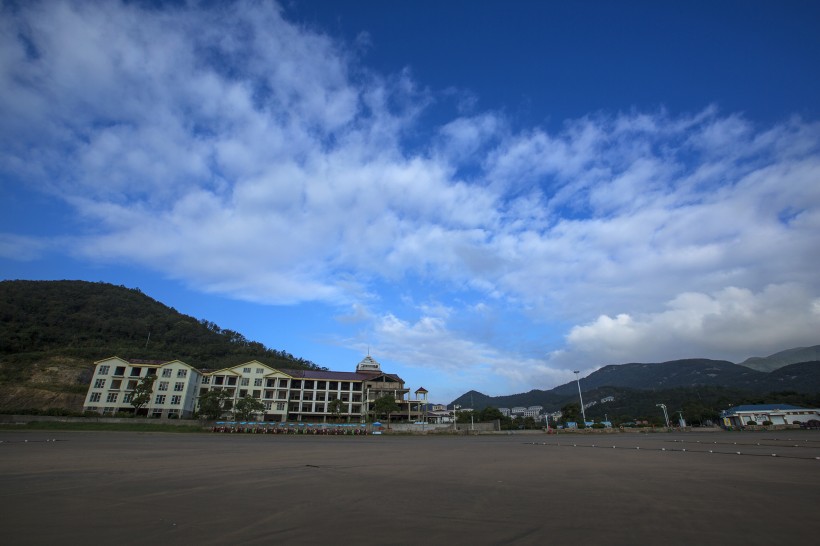 点击大图看下一张：浙江宁波松兰山海滨风景图片