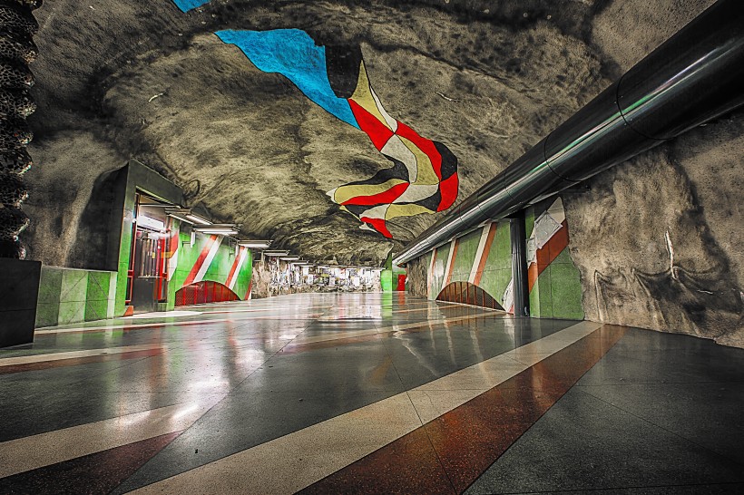 点击大图看下一张：瑞典首都斯德哥尔摩地铁站图片