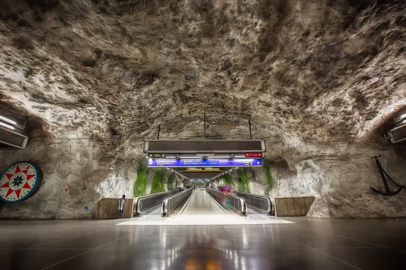 点击大图看下一张：瑞典首都斯德哥尔摩地铁站图片