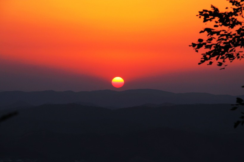 点击大图看下一张：湖南苏仙岭落日风景图片
