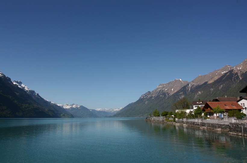 点击大图看下一张：瑞士湖光山色风景图片