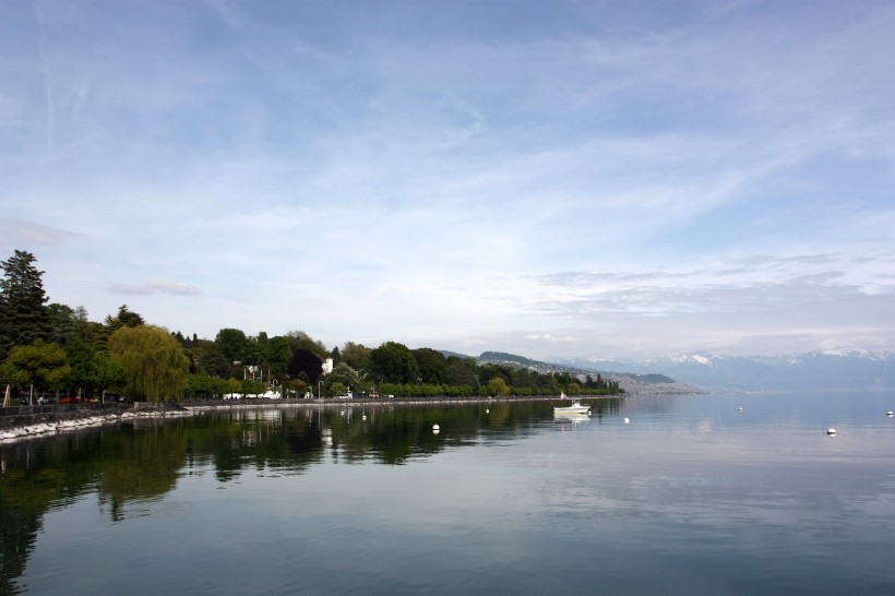 点击大图看下一张：瑞士湖光山色风景图片