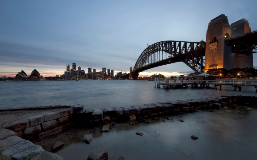 点击大图看下一张：夜幕下的悉尼港口大桥图片
