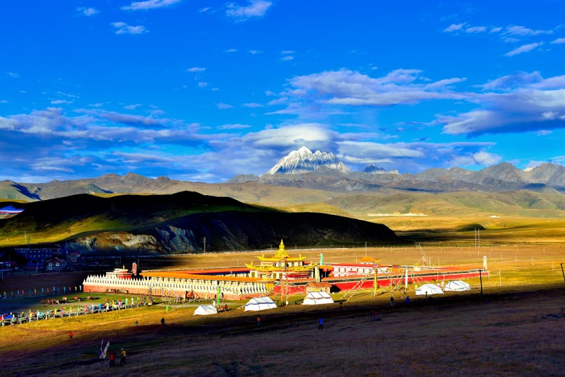 点击大图看下一张：四川塔公寺风景图片