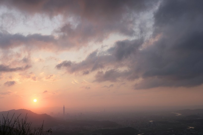 点击大图看下一张：台湾台北夜景图片