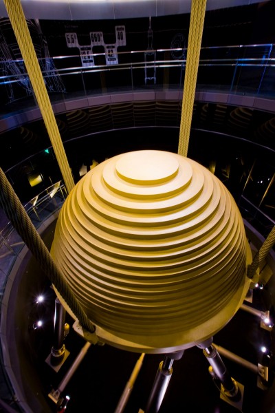 点击大图看下一张：台湾台北101大楼减震器图片