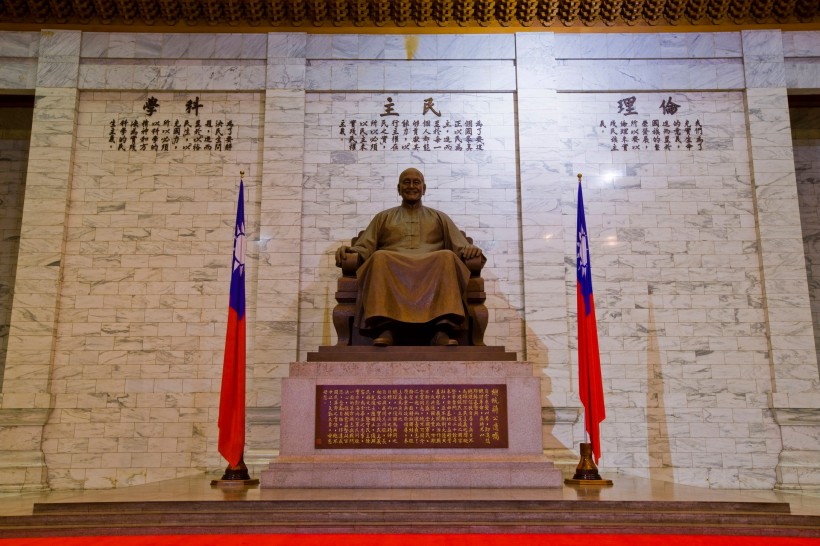 点击大图看下一张：台北中正纪念堂