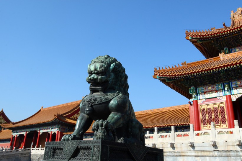 点击大图看下一张：太和门前铜狮