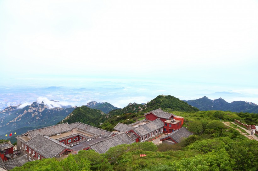 点击大图看下一张：山东泰山风景图片  