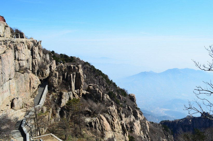 点击大图看下一张：山东泰山风景图片