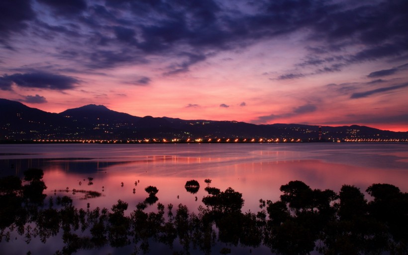 点击大图看下一张：台湾灯光夜景图片