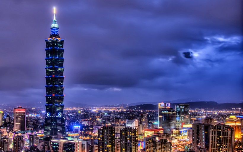 点击大图看下一张：台湾台北101大厦图片