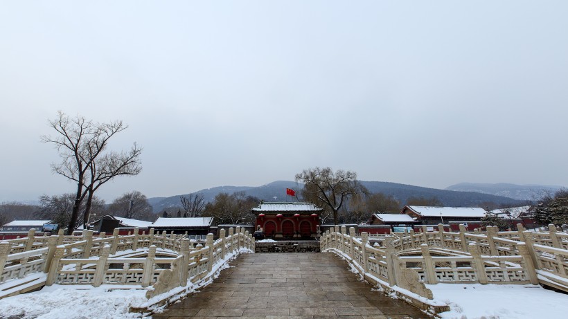 点击大图看下一张：山西太原晋祠公园雪景图片
