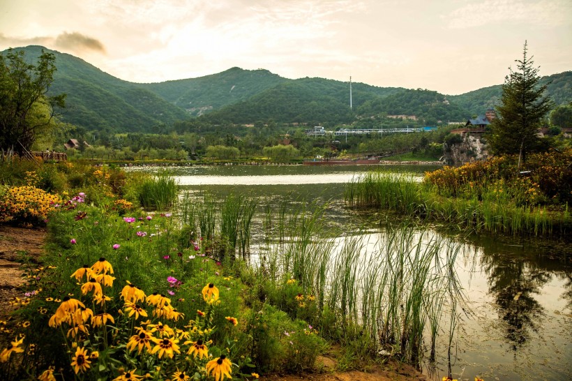 点击大图看下一张：辽宁大连棠梨湖公园风景图片